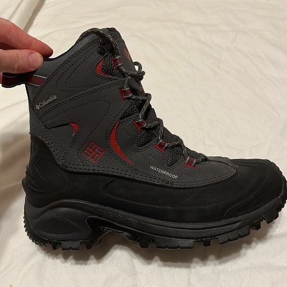 Men’s hiking boots. - Picture 5 of 14